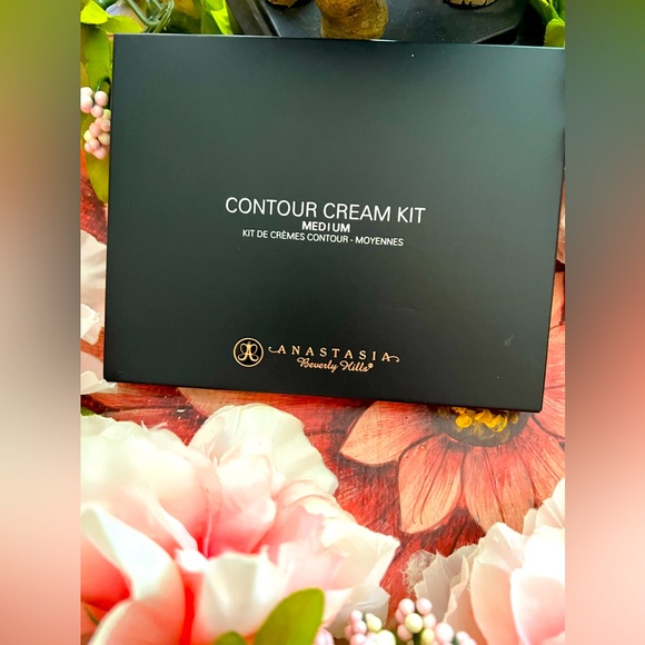 Anastasia Beverly Hills Other - 💕New💕 Anastasia Beverly Hills,  Color: Medium, Contour Smoothing Kit.